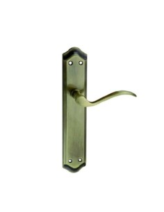 El conjunto del mecanismo de pestillo se inserta en el orificio al instalar  la manija de la puerta con cerradura.